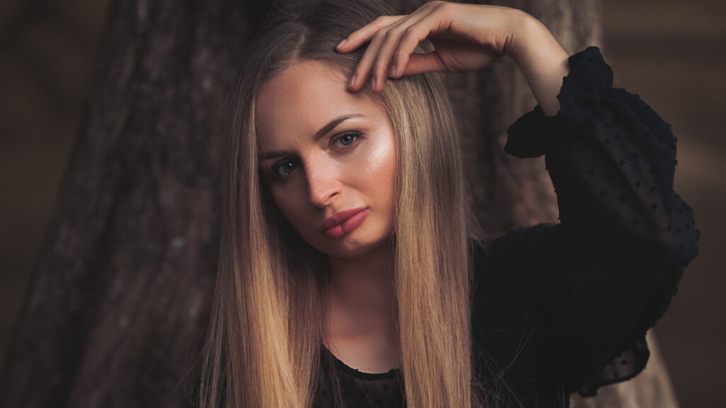 portret kobiety wy lesie